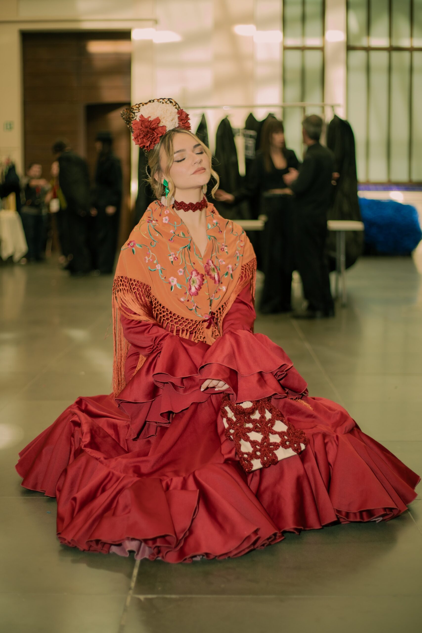 Complementos Ana Lanas @ana_lanas Choker y bolso @_perdiendoelhilo_ Modelo Nuria @nuriaamg Imagen de @zeron.studio En Fimaf 2026 @fimafmalaga Lugar @museoautomovilmoda